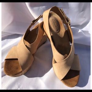 Clark’s Eirwyn Wedge Sandals
